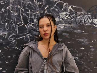 lais-amaral-portrait-full.jpg