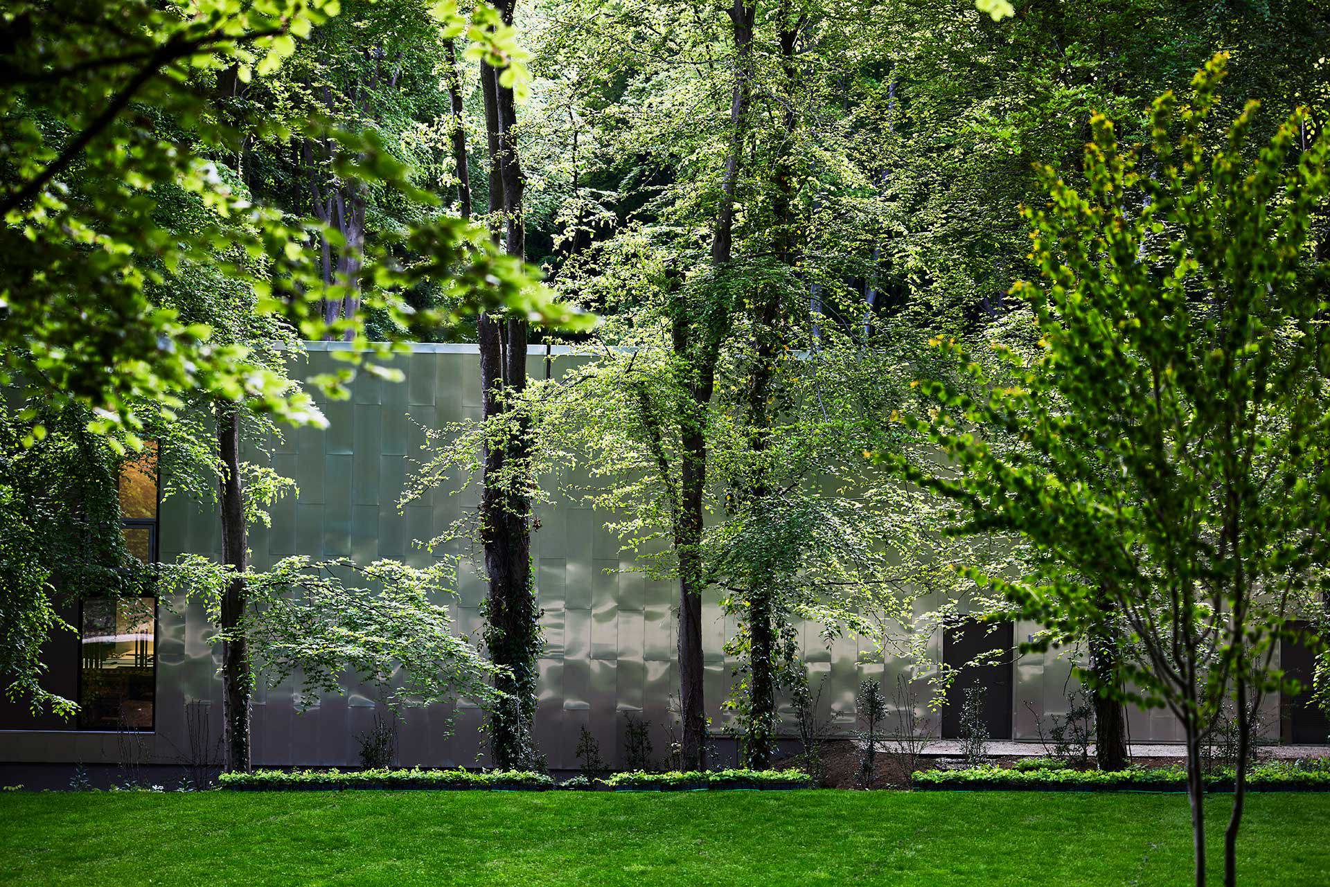 goodwood-art-foundation-24-exterior-through-trees.jpg